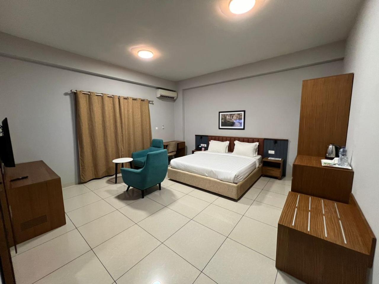 Hotel Golf Coast Kinshasa Exteriör bild